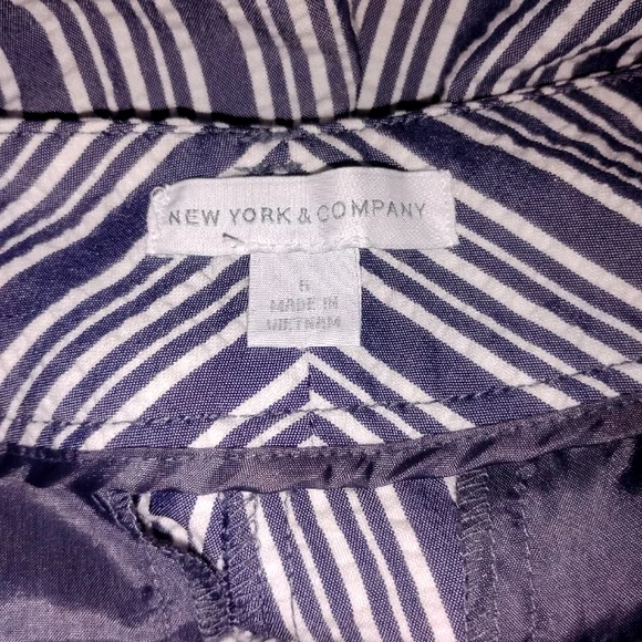 💙🩶🤍 NWOT New York & Co Striped Capris 4/5 Womens Preppy Office Slim Office - Picture 2 of 3